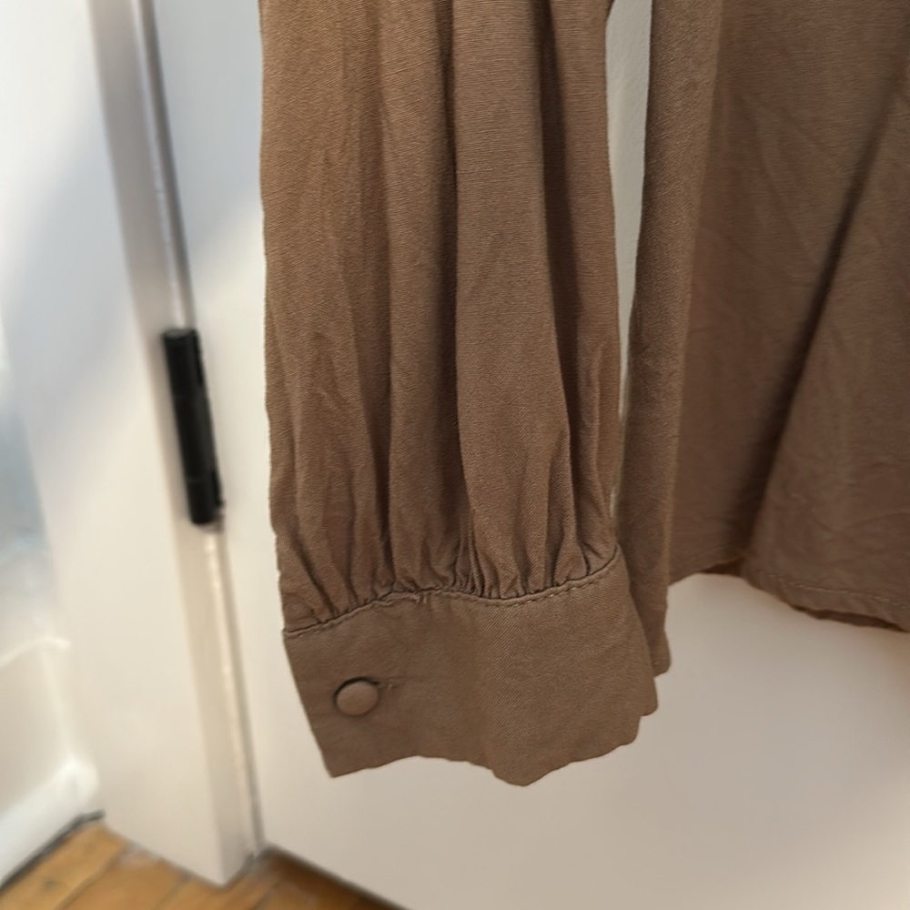 Vero Moda V-Neck Button-Up Blouse - Picture 3 of 3